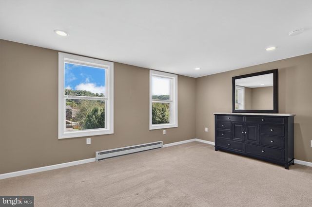 320 N RAILROAD ST, Tamaqua, PA 18252