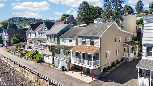 320 N RAILROAD ST, Tamaqua, PA 18252