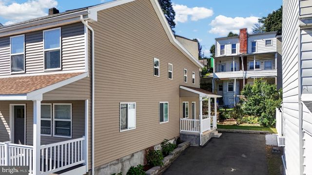 320 N RAILROAD ST, Tamaqua, PA 18252