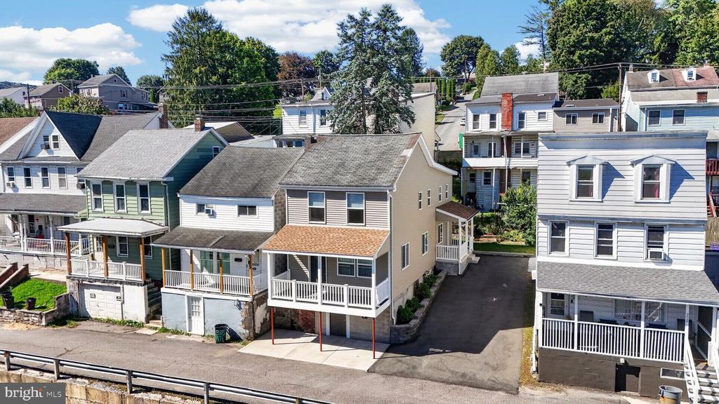 320 N RAILROAD ST, Tamaqua, PA 18252