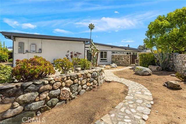 1690 N Mills, Claremont, CA 91711