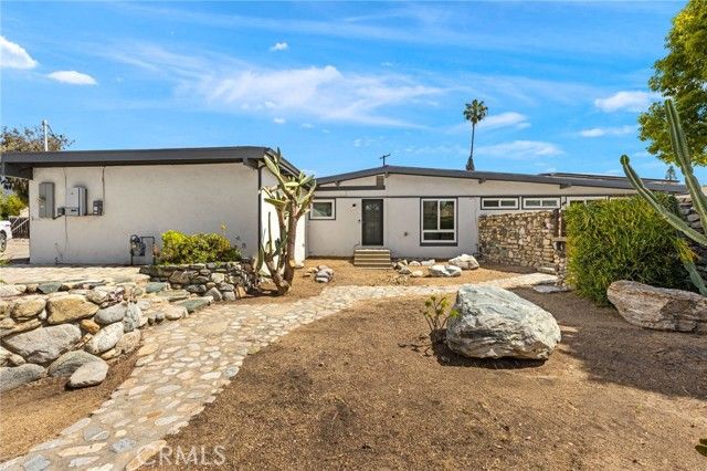 1690 N Mills, Claremont, CA 91711