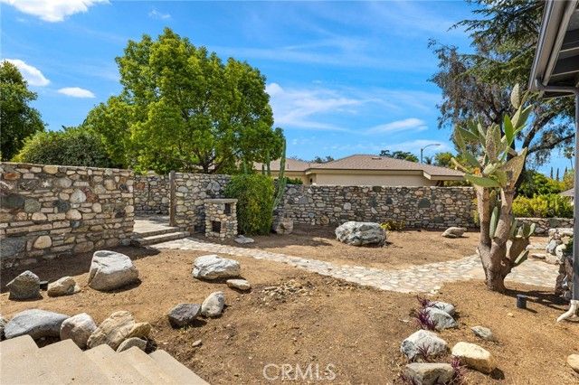 1690 N Mills, Claremont, CA 91711