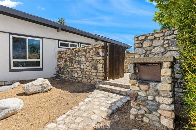 1690 N Mills, Claremont, CA 91711