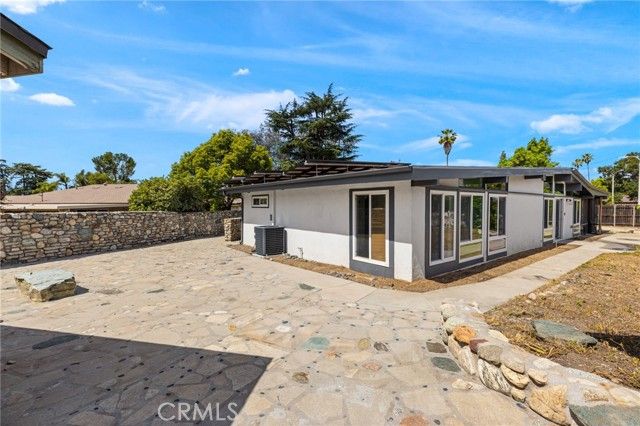 1690 N Mills, Claremont, CA 91711