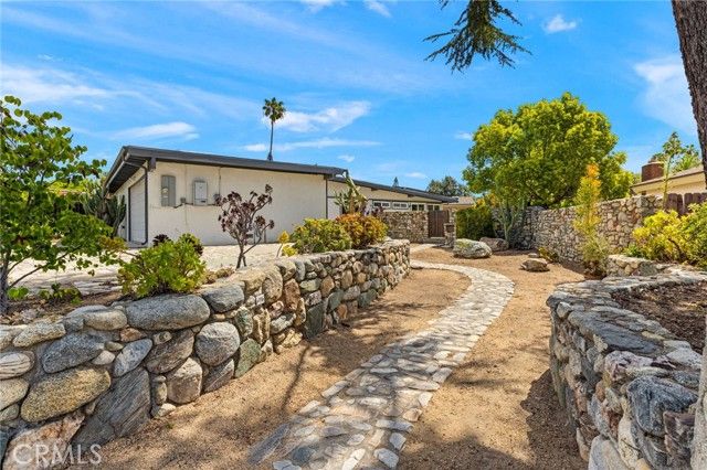1690 N Mills, Claremont, CA 91711