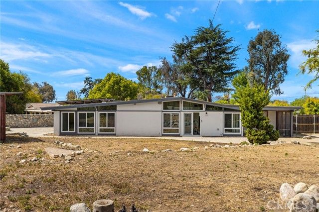 1690 N Mills, Claremont, CA 91711