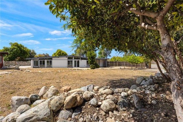 1690 N Mills, Claremont, CA 91711