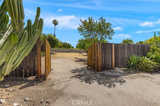 1690 N Mills, Claremont, CA 91711