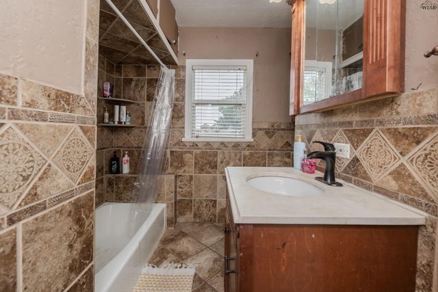 2202 COOKE AVENUE, Wichita Falls, TX 76308