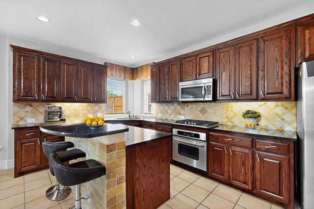 1343 Valley Vista Drive, Irving, TX 75063