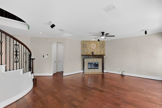 1343 Valley Vista Drive, Irving, TX 75063