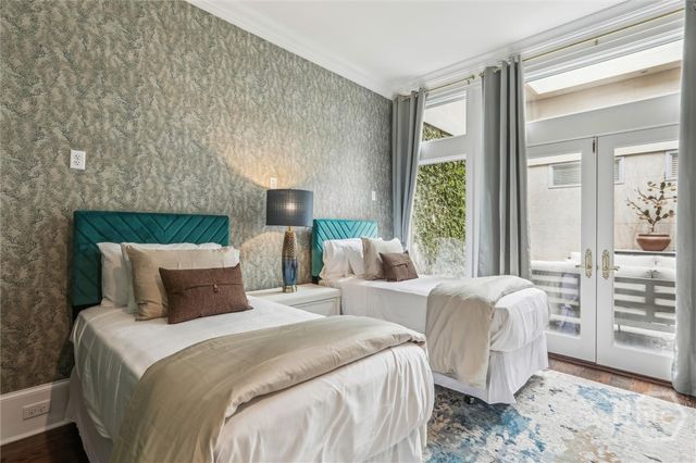 2 E Perry Lane Units A, B and C, Savannah, GA 31401