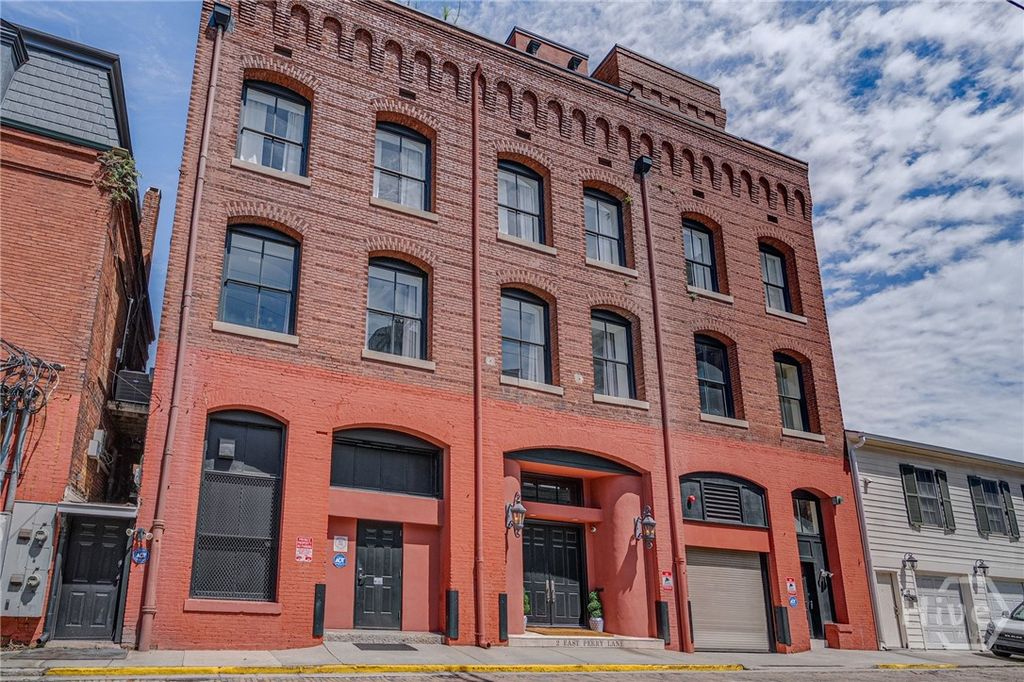 Image 1 of property listing at 2 E Perry Lane Units A, B and C, Savannah, GA 31401