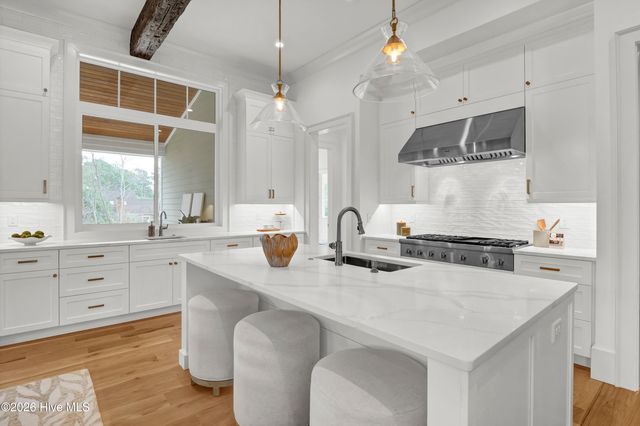 2225 S Live Oak Parkway, Wilmington, NC 28403