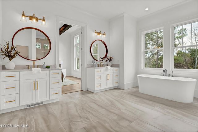 2225 S Live Oak Parkway, Wilmington, NC 28403