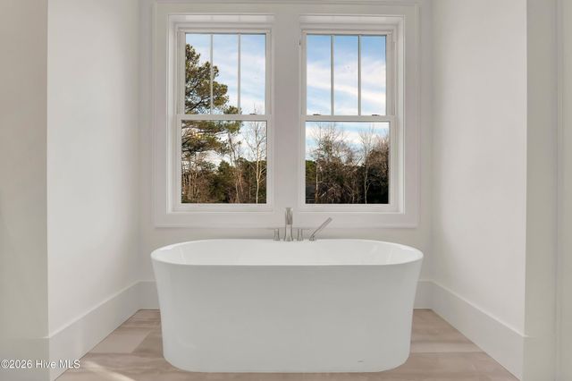 2225 S Live Oak Parkway, Wilmington, NC 28403