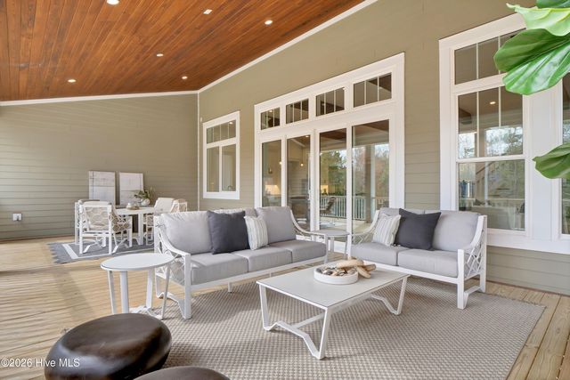 2225 S Live Oak Parkway, Wilmington, NC 28403