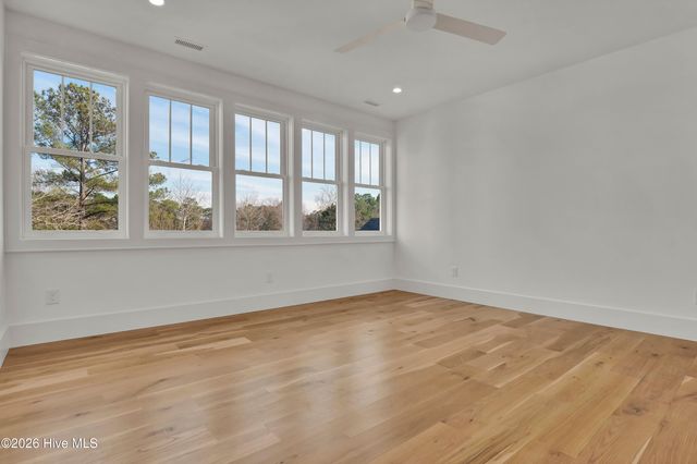 2225 S Live Oak Parkway, Wilmington, NC 28403