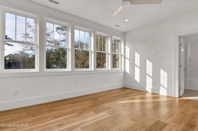 2225 S Live Oak Parkway, Wilmington, NC 28403