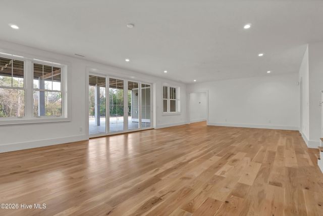 2225 S Live Oak Parkway, Wilmington, NC 28403