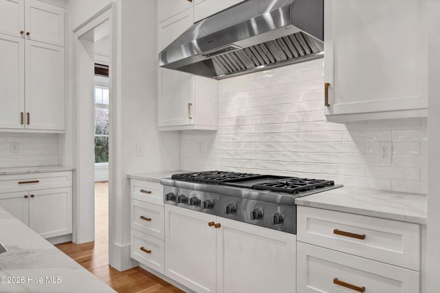 2225 S Live Oak Parkway, Wilmington, NC 28403