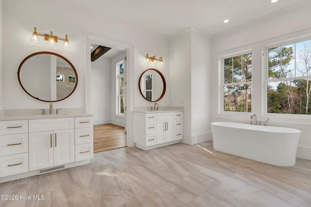 2225 S Live Oak Parkway, Wilmington, NC 28403