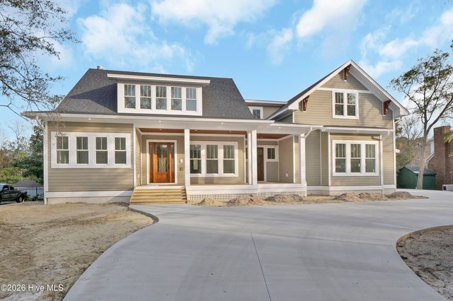 2225 S Live Oak Parkway, Wilmington, NC 28403