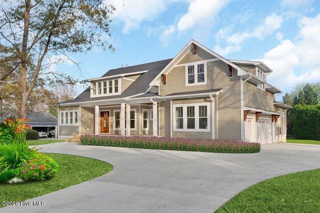 2225 S Live Oak Parkway, Wilmington, NC 28403