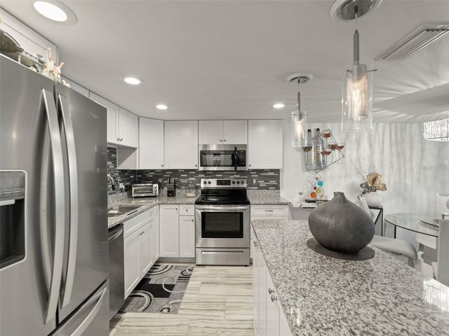 7600 SUN ISLAND DRIVE S 107, South Pasadena, FL 33707