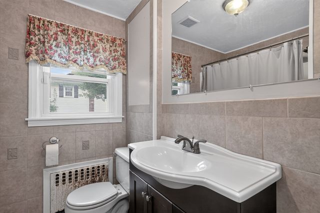 38 Dighton Ave, Taunton, MA 02780