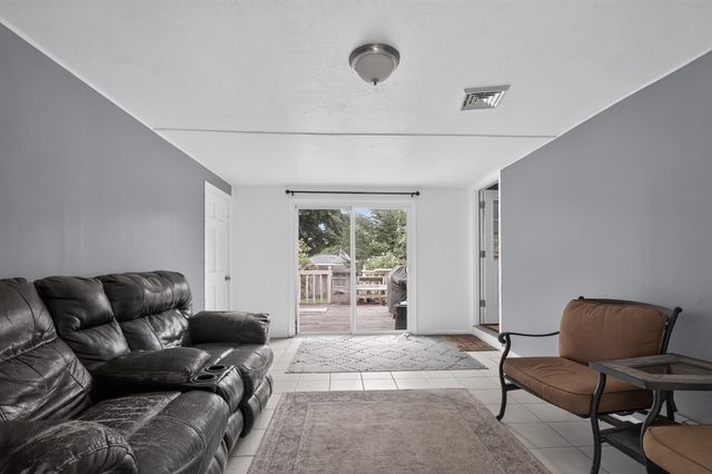 38 Dighton Ave, Taunton, MA 02780