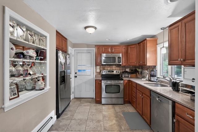 38 Dighton Ave, Taunton, MA 02780