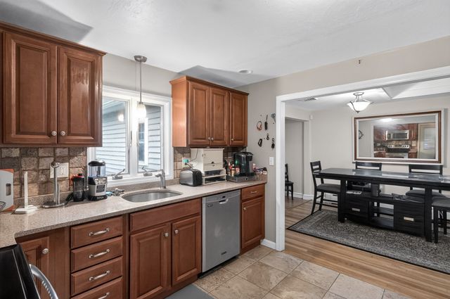 38 Dighton Ave, Taunton, MA 02780