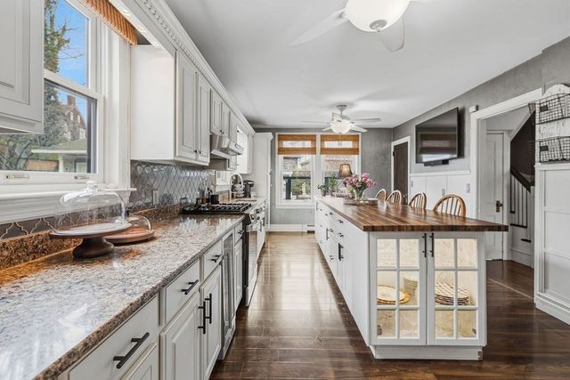 411 Stewart St, Fall River, MA 02720