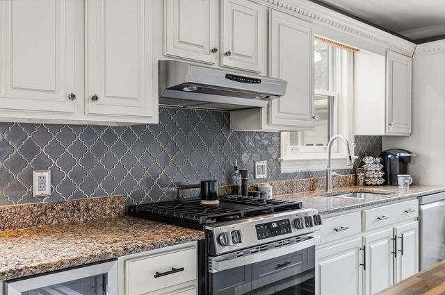 411 Stewart St, Fall River, MA 02720