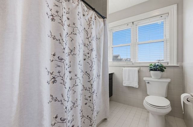 411 Stewart St, Fall River, MA 02720