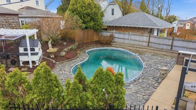 411 Stewart St, Fall River, MA 02720