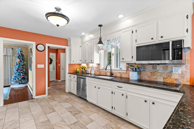 83 Braemoor Rd, Brockton, MA 02301