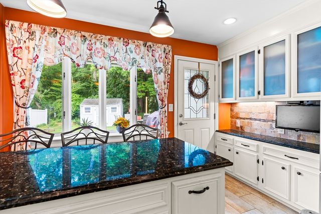 83 Braemoor Rd, Brockton, MA 02301