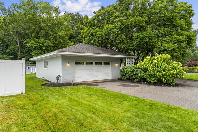 83 Braemoor Rd, Brockton, MA 02301