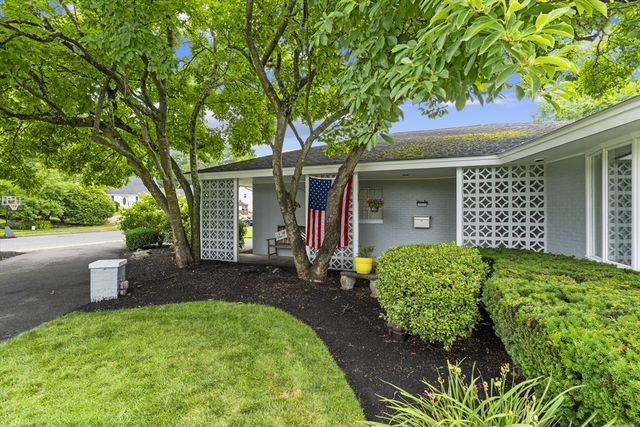 83 Braemoor Rd, Brockton, MA 02301