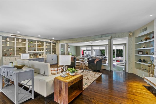 83 Braemoor Rd, Brockton, MA 02301