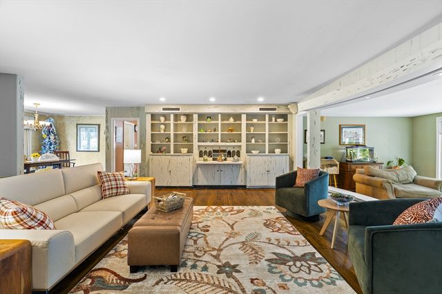83 Braemoor Rd, Brockton, MA 02301