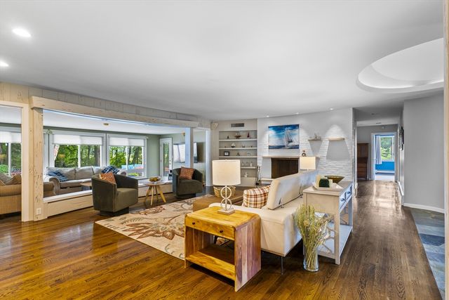 83 Braemoor Rd, Brockton, MA 02301