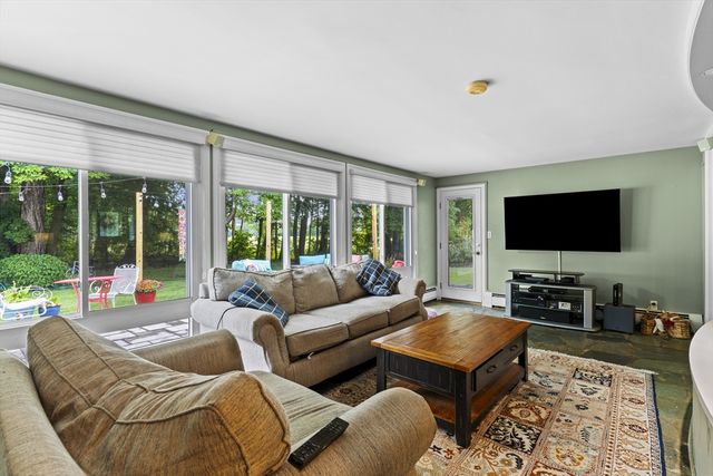 83 Braemoor Rd, Brockton, MA 02301
