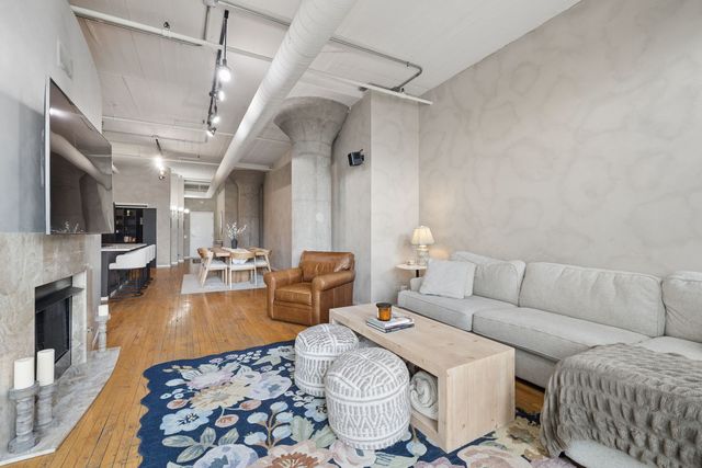 728 W Jackson Boulevard 302, Chicago, IL 60661