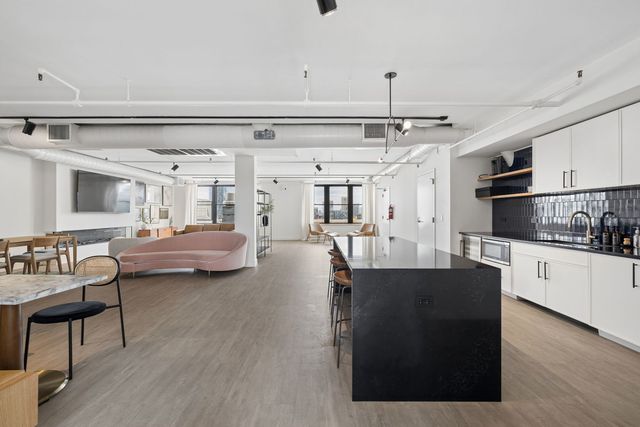 728 W Jackson Boulevard 302, Chicago, IL 60661