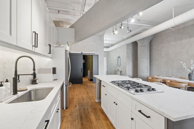 728 W Jackson Boulevard 302, Chicago, IL 60661