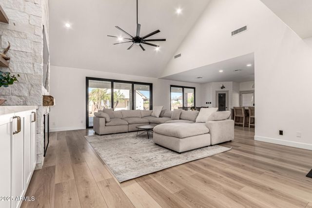 2552 E RIDGEWOOD Lane, Gilbert, AZ 85298